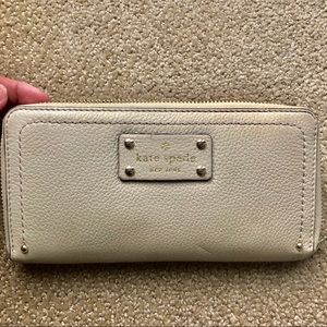 ❌SOLD❌KATE SPADE Creme Wallet